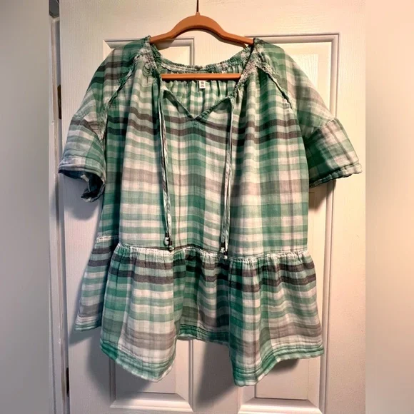 Time and Tru pastel green and gray v-neck blouse in size XXL. - Picture 1 of 3